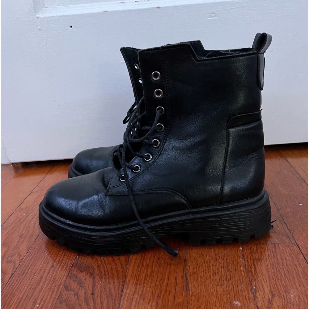 Combat boots